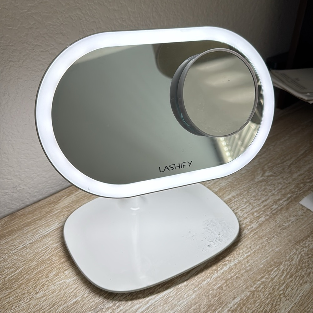 Flashify Oval Vanity Mirror with Magnification